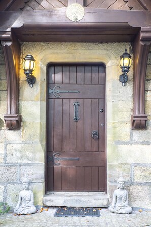 Exterior detail - Detached 4 bed house near Glasgow. Large garden, pet friendly, hot tub & sauna (Clydebank)