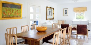 Dining - Detached 4 bed house near Glasgow. Large garden, pet friendly, hot tub & sauna (Clydebank)