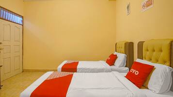 Deluxe Twin Room | Free WiFi, bed sheets