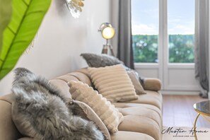 Living area - Gout de Luxe à Narbonne T3 Climatisé, Spa, Parking (Narbonne)