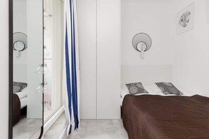 1 bedroom, iron/ironing board, WiFi, bed sheets