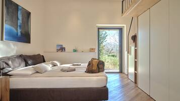 3 camere, una scrivania, ferro/asse da stiro, culla da viaggio