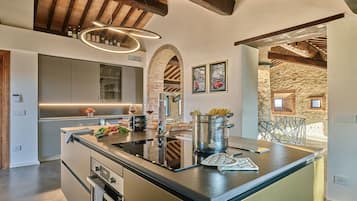 KĂŒhlschrank, Ofen, Herdplatte, GeschirrspĂŒler