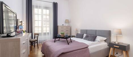 2 Schlafzimmer, Schreibtisch, Bügeleisen/Bügelbrett, WLAN