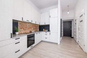 Réfrigérateur, four, plaque de cuisson, lave-vaisselle