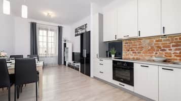 Fridge, oven, stovetop, dishwasher