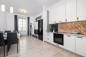 Refrigerador, horno, parrilla de estufa y lavavajillas 