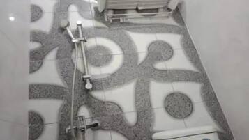 Suite | Bathroom | Shower, towels