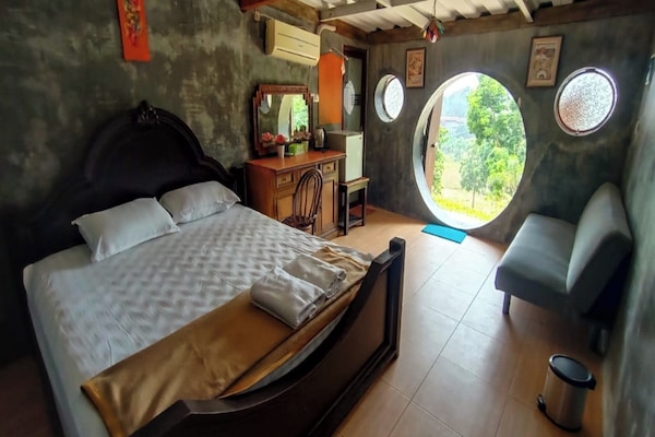 Family Suite | Desk, laptop workspace, soundproofing, WiFi (free)