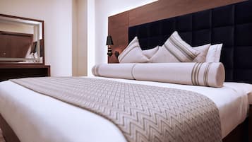 Apartamento família, 2 quartos, cozinha americana, vista para a cidade | Roupas de cama premium, edredons de pluma