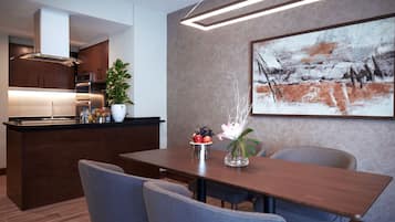 Family Apartment, 2 Bedrooms, Kitchenette, City View | In-room dining