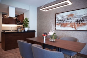 In-room dining - Yogh Hospitality (Paramaribo)
