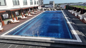 2 indoor pools, open 9:00 AM to 6:00 PM, free pool cabanas