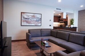 32-inch flat-screen TV with digital channels - Yogh Hospitality (Paramaribo)