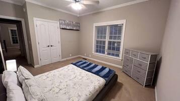 Lit parapluie, Wi-Fi, draps fournis