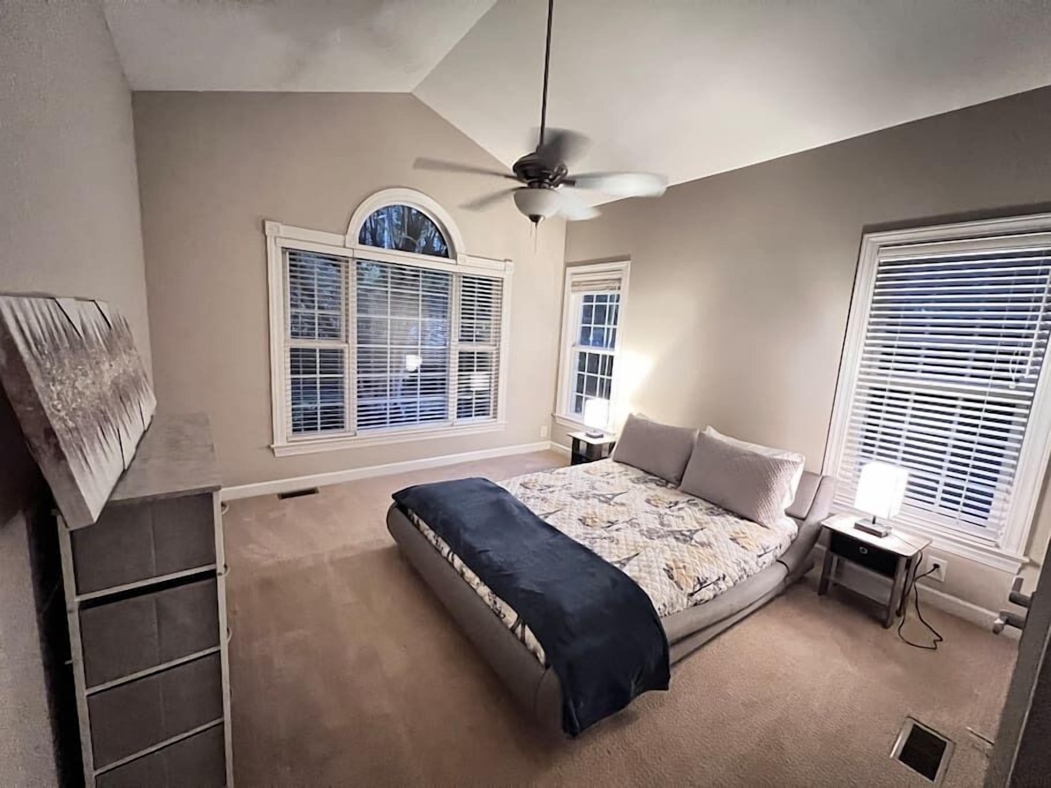 Lit parapluie, Wi-Fi, draps fournis