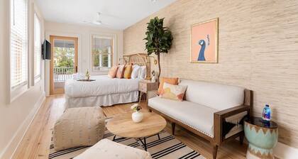 Charming 5 Bedroom House - 1 Block to King Street