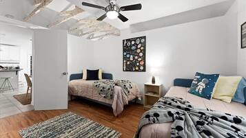 3 bedrooms, desk, iron/ironing board, travel cot