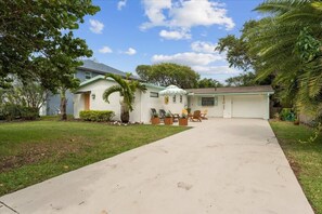 Exterior - Walk to Beach | 3BR beach cottage (Cocoa Beach)