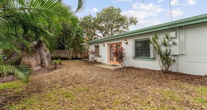 Walk to Beach | 3BR beach cottage