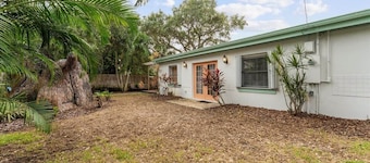 Walk to Beach | 3BR beach cottage