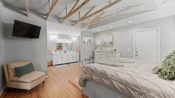 3 bedrooms, desk, iron/ironing board, WiFi