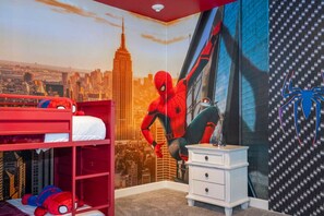 7 chambres, fer et planche à repasser, lit de bébé portatif