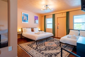 1 bedroom, desk, iron/ironing board, WiFi - 2208 · 3 Min Walk -> Beach / Heated Pool / Free Parking (Clearwater)