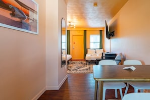 Interior - 2208 · 3 Min Walk -> Beach / Heated Pool / Free Parking (Clearwater)