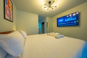 1 habitación, escritorio, tabla de planchar con plancha y wifi 
