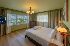 2 habitaciones, escritorio, tabla de planchar con plancha y wifi 