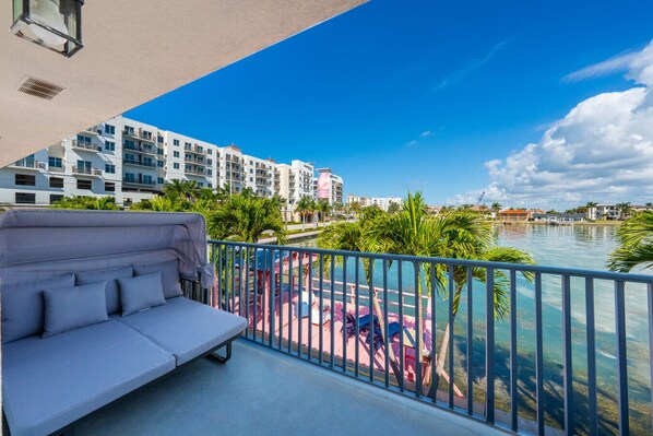 Property grounds - 2206 · 2 Bedroom &Balcony -2Min Walk->Beach- Free Parking (Clearwater)