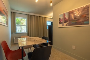 Dining - 2108 · 3 Min Walk -> Beach / Heated Pool / Free Parking (Clearwater)