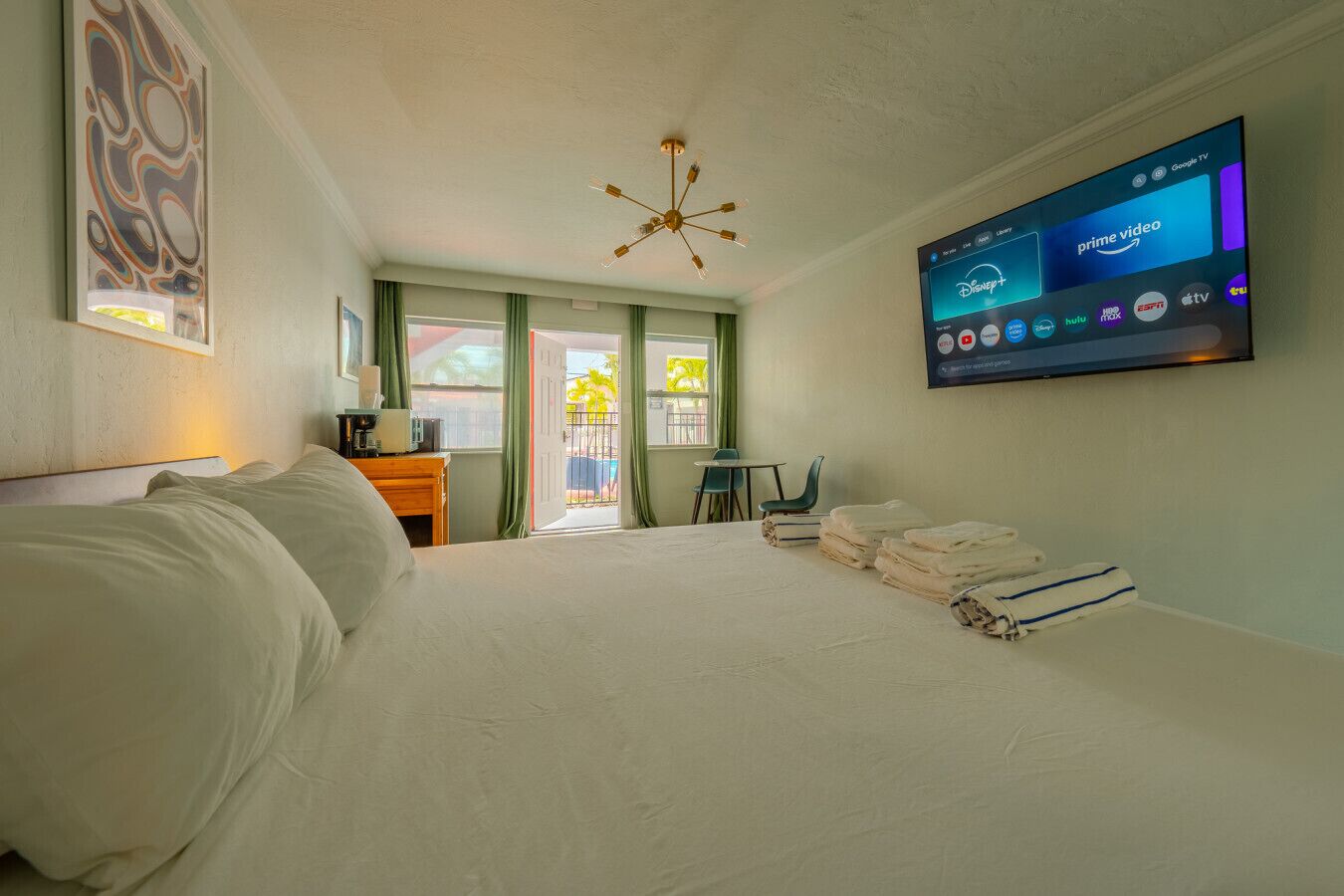 1 makuuhuone, työpöytä, silitysrauta/-lauta, Wi-Fi