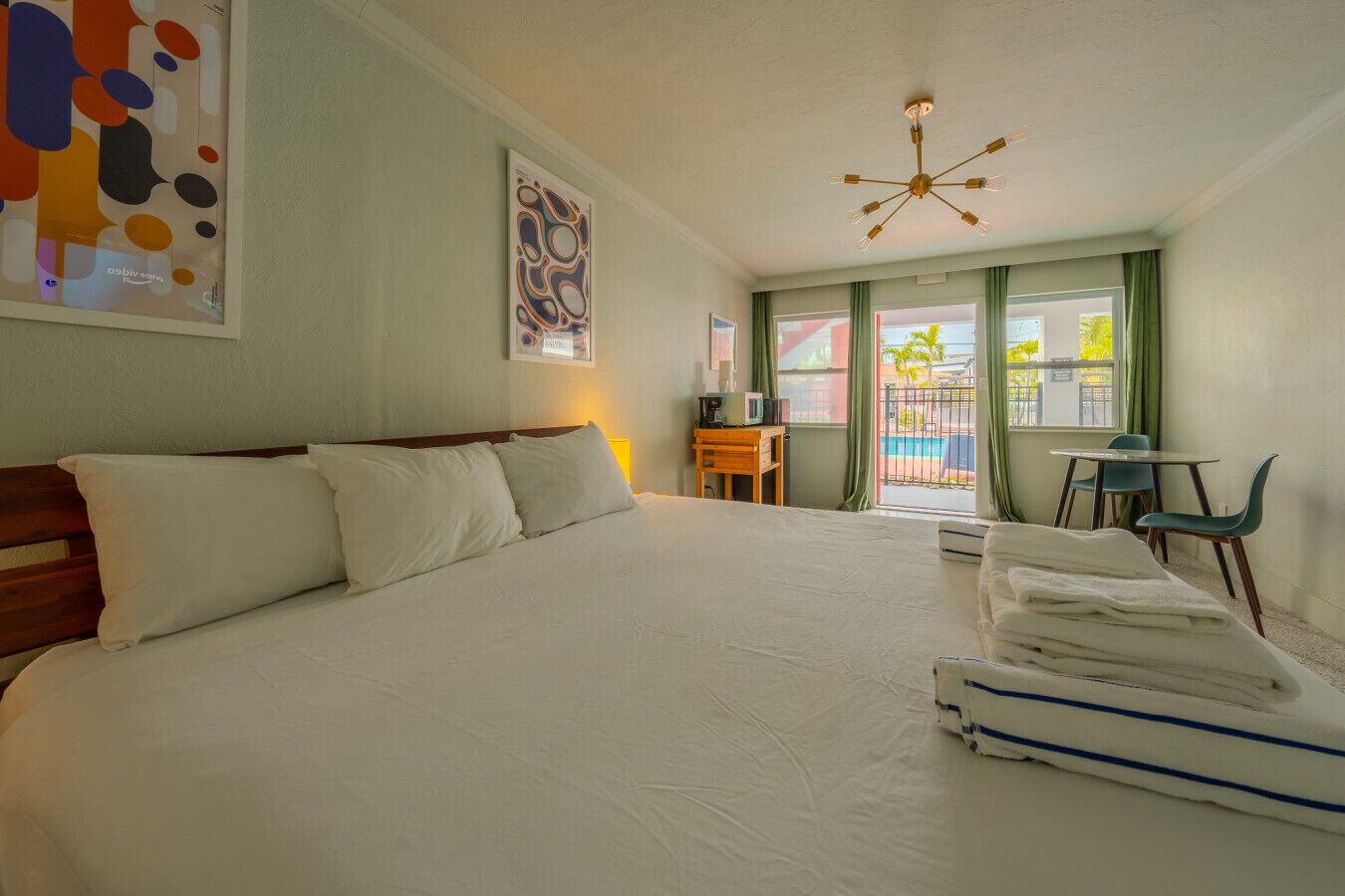 1 makuuhuone, työpöytä, silitysrauta/-lauta, Wi-Fi