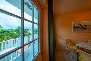 Interior - 2202 · 3 Min Walk -> Beach / Heated Pool / Free Parking (Clearwater)