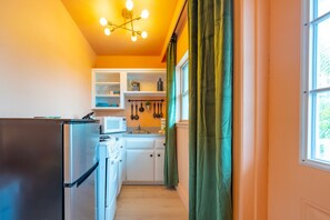 Coffee/tea maker, cookware/dishes/utensils - 2202 · 3 Min Walk -> Beach / Heated Pool / Free Parking (Clearwater)