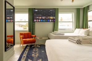 1 habitación, escritorio, tabla de planchar con plancha y wifi 