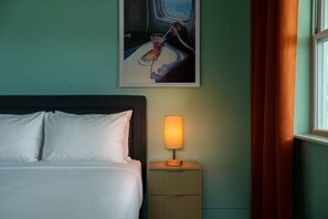 1 dormitorio, escritorio, tabla de planchar con plancha y wifi