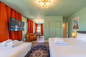 1 bedroom, desk, iron/ironing board, WiFi - 2201 · 3 Min Walk -> Beach / Heated Pool / Free Parking (Clearwater)