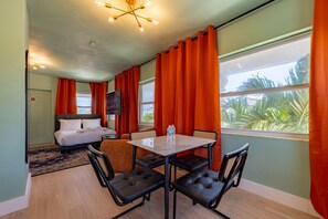 Dining - 2201 · 3 Min Walk -> Beach / Heated Pool / Free Parking (Clearwater)