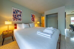 1 habitación, escritorio, tabla de planchar con plancha y wifi