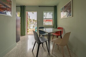 Dining - 2104 · 3 Min Walk -> Beach / Heated Pool / Free Parking (Clearwater)