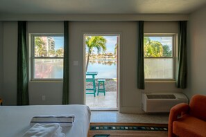1 bedroom, desk, iron/ironing board, WiFi - 2107 · 3 Min Walk -> Beach / Heated Pool / Free Parking (Clearwater)