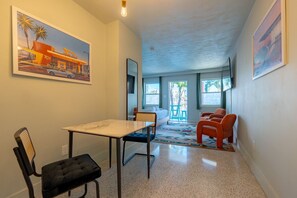 Interior - 2107 · 3 Min Walk -> Beach / Heated Pool / Free Parking (Clearwater)