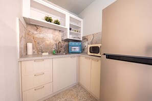 Fridge, microwave, coffee/tea maker, cookware/dishes/utensils