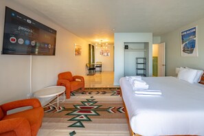 1 habitación, escritorio, tabla de planchar con plancha y wifi