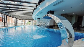 Una piscina techada