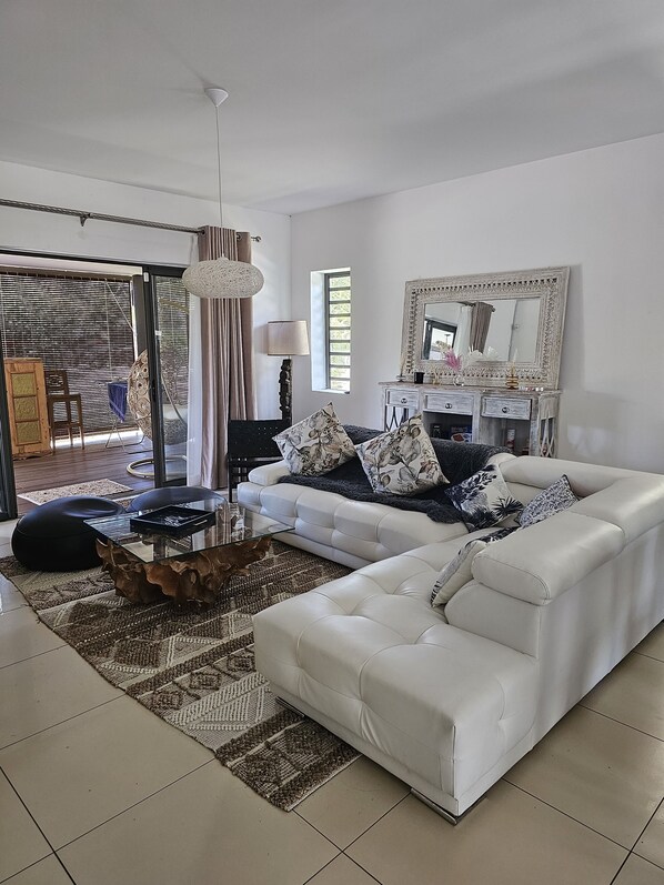 Living area - Private Secured 3+1 Bedroom Villa (Grand Baie)