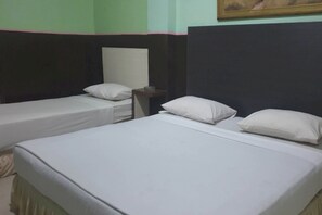 Bureau, espace de travail pour ordinateur portable, Wi-Fi gratuit